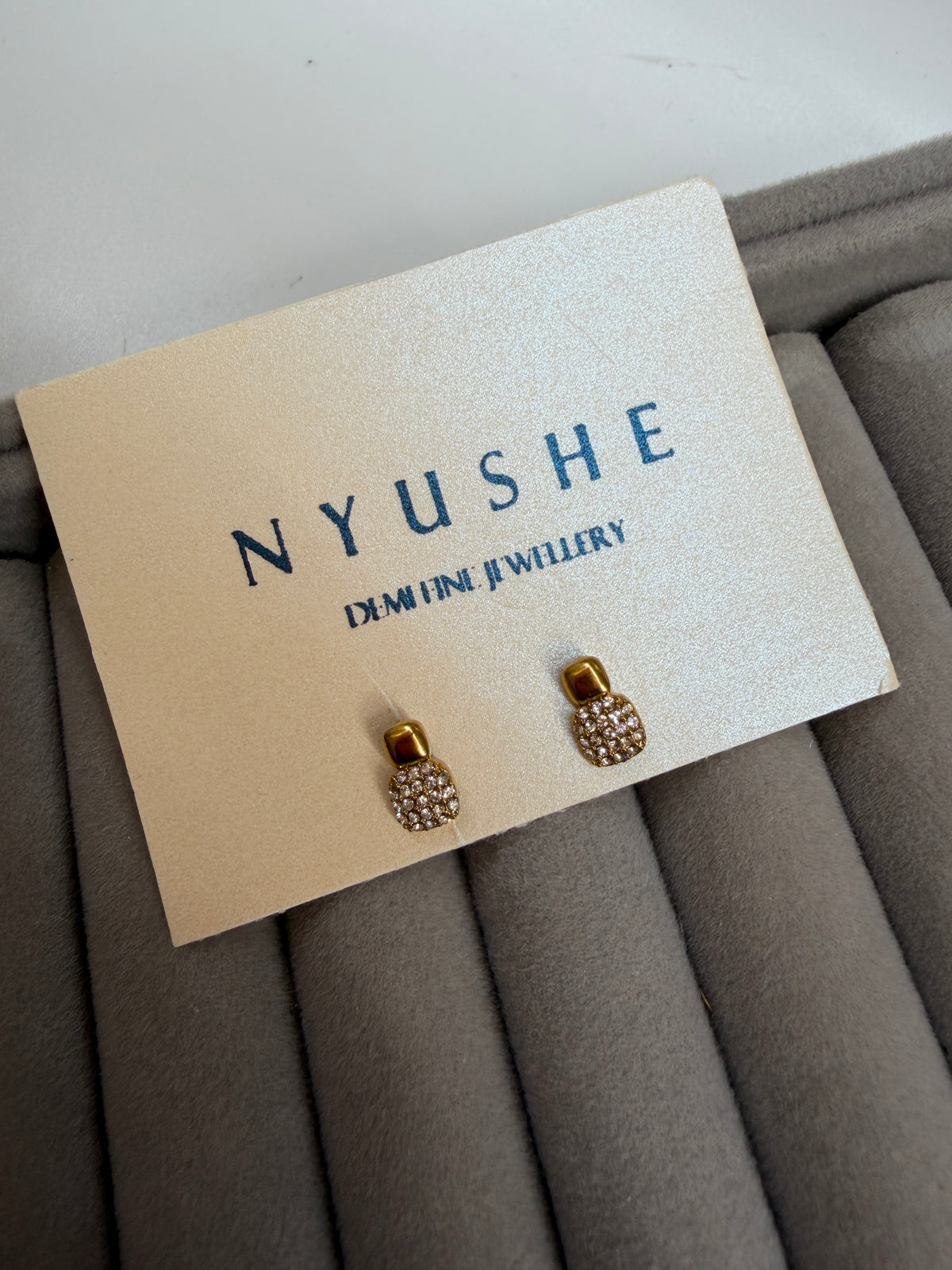 Aura ball back studs