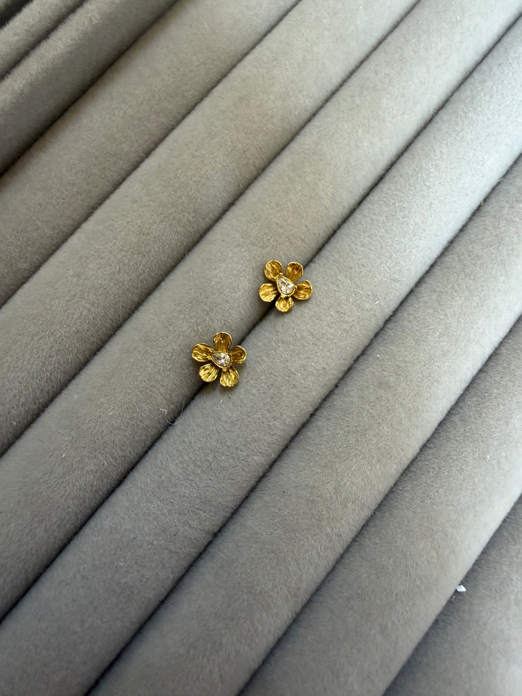 Flaura Ball back studs