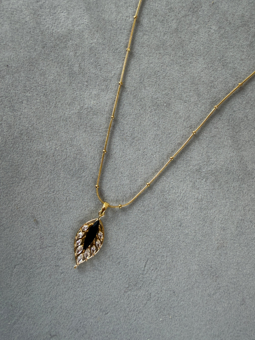 Black leaf chain BHC 1