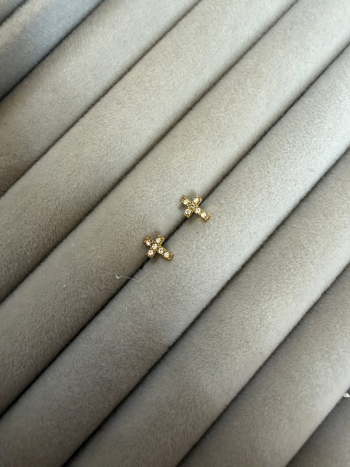 Cross Ball back studs